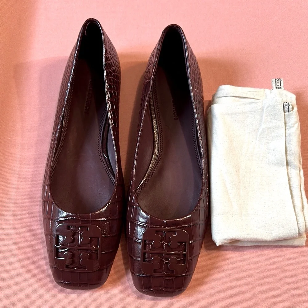 New Women's Tory Burch Brown Leather Flats. Size 8.